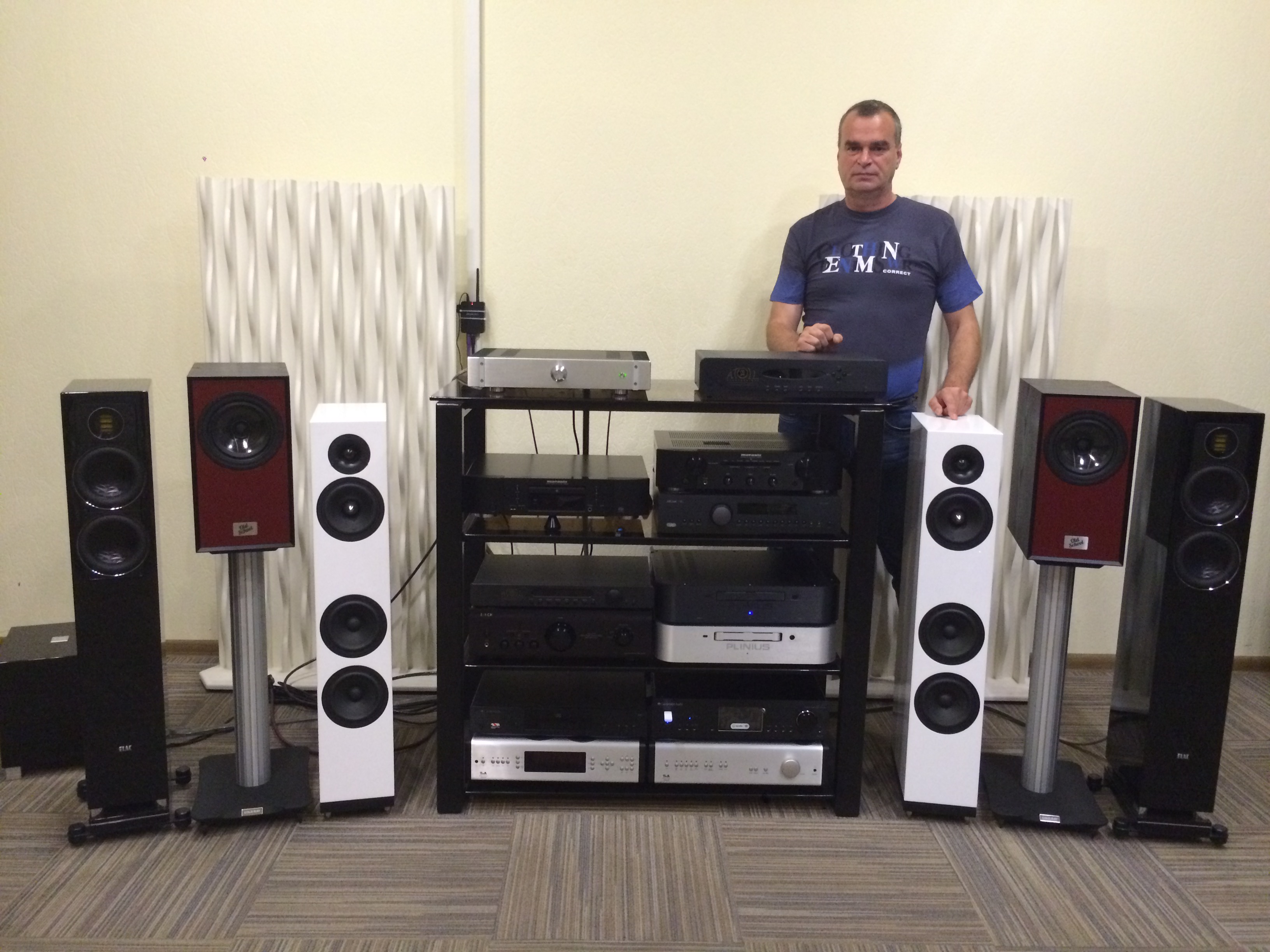 На фото Алексей Стрельцов, автор печатной платы и конструктора в Аудимоании, 2016 год